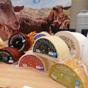 medios quesos de la marca quesos montes de málaga